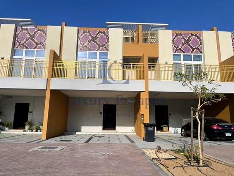صفقة نقدية | مؤجرة | تراس على السطح | فيلا بعلامة تجارية64003948369795110