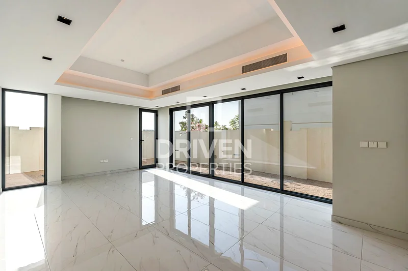 Brand New | Corner Unit | Huge Plot | Vacant63405183646722113
