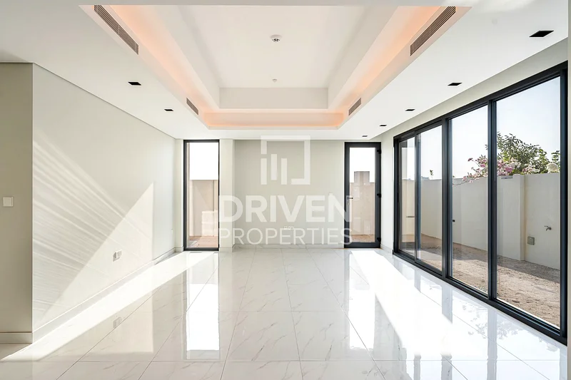 Brand New | Corner Unit | Huge Plot | Vacant63405183646722112