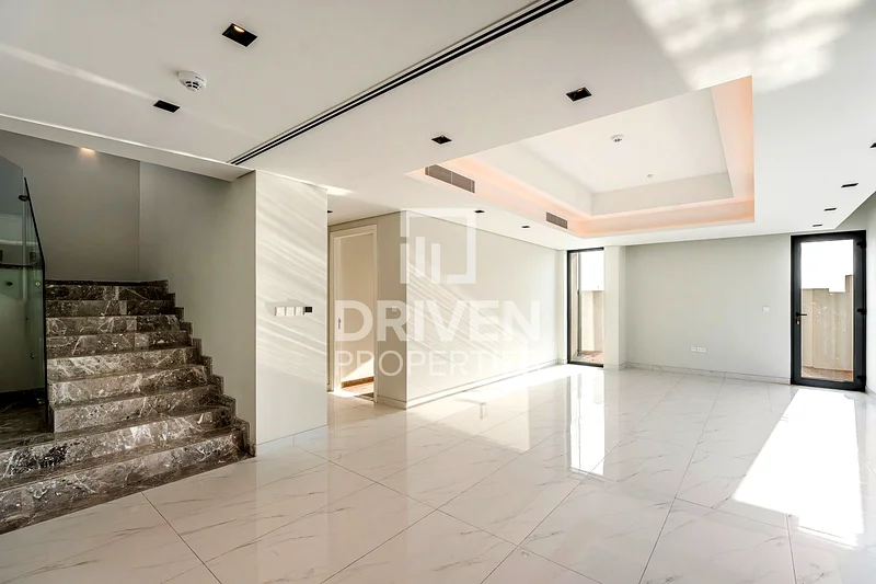 Brand New | Corner Unit | Huge Plot | Vacant63405183646722111