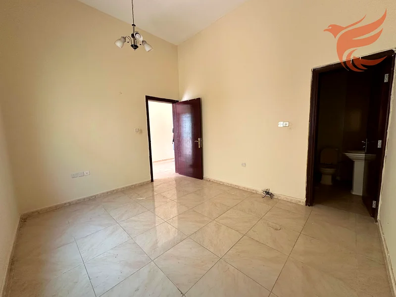 فيلا فسيحة مكونة من 3 غرف نوم مع مجلس وغرفة خادمة و5 حمامات63814761828738113