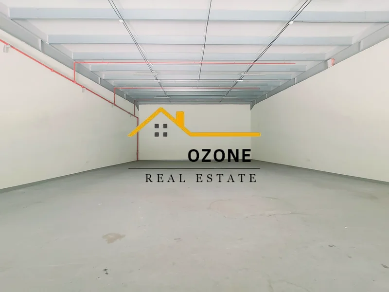 For storage, a large warehouse is ready to move into, with parking and a very comfortable zone for you.63403417051906113