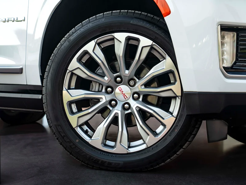BACK-TO-SCHOOL DEALS • YUKON DENALI • 6.2L V8 • OFFICIAL AGENCY WARRANTY • 1 OWNER • LIKE NEW63490630884099114