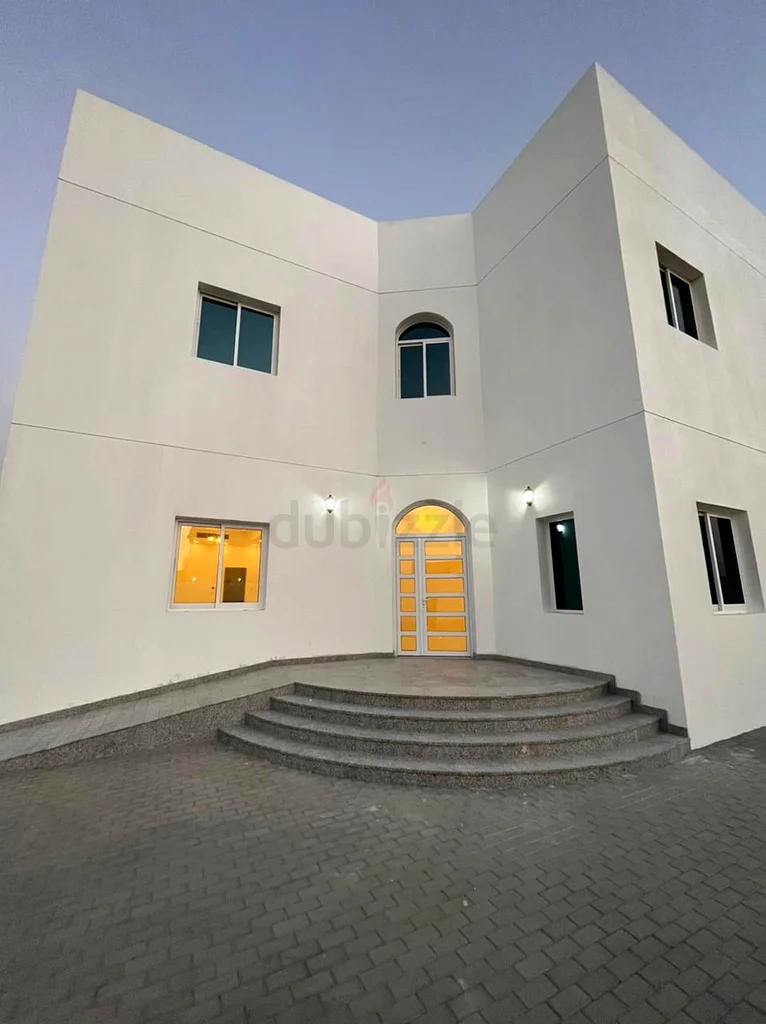 استئجار فيلا (G+1، وبلوك خدمة وغرفة سائق) في ند الشبا 4.63808758343426110