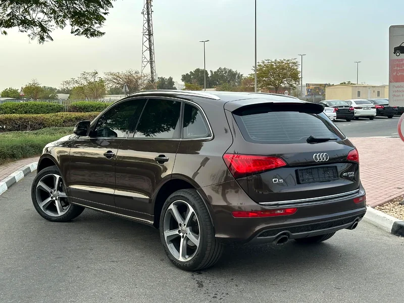 Audi Q5 model 2015 full option GCC space km 198000 accident Free inside outside good condition63406919714561114