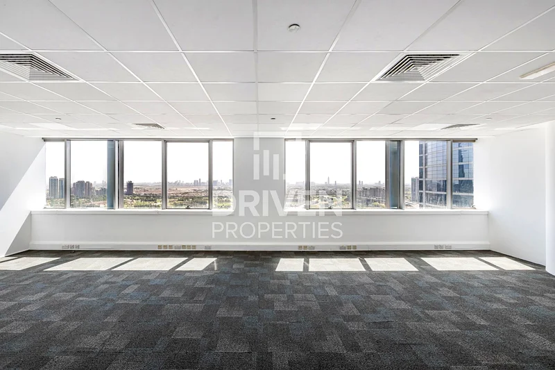 تصميم جديد | ثلاث مكاتب بنصف فواصل زجاجية63616804950786112