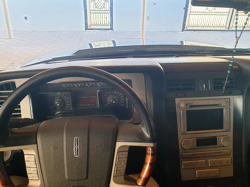 Well Maintained Lincoln Navigator Low Kms63491341118211114