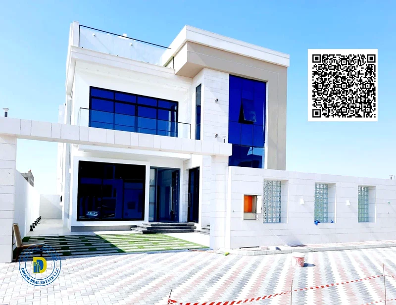 For sale, a modern villa with 6 rooms, a swimming pool, and a roof. The price includes central air conditioning.63912903975170111