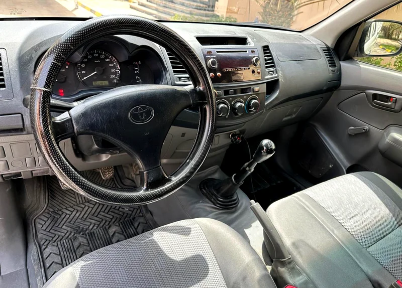 Toyota hilux63401312820481114
