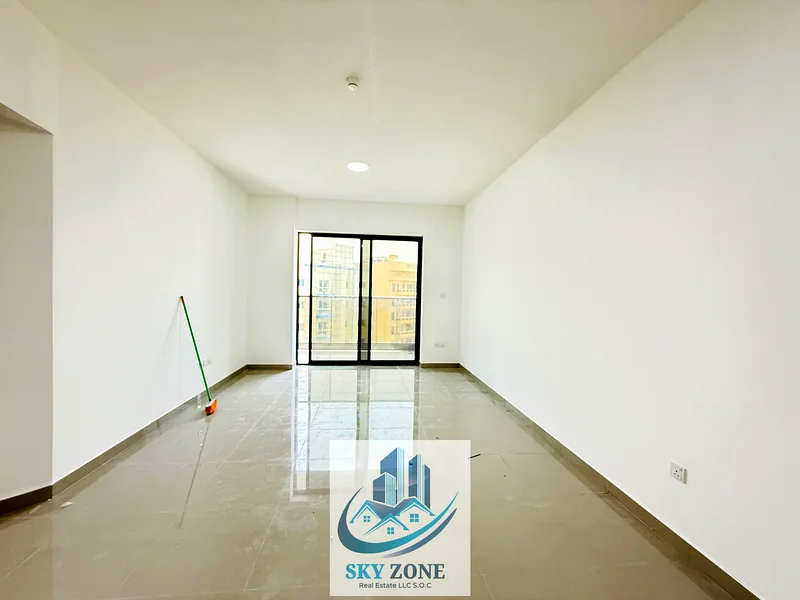 شقة جديدة بالكامل فاخرة جدًا وواسعة / 2 بيد روم / تحتوي على صالة ألعاب رياضية و موقف سيارات63730241917953113