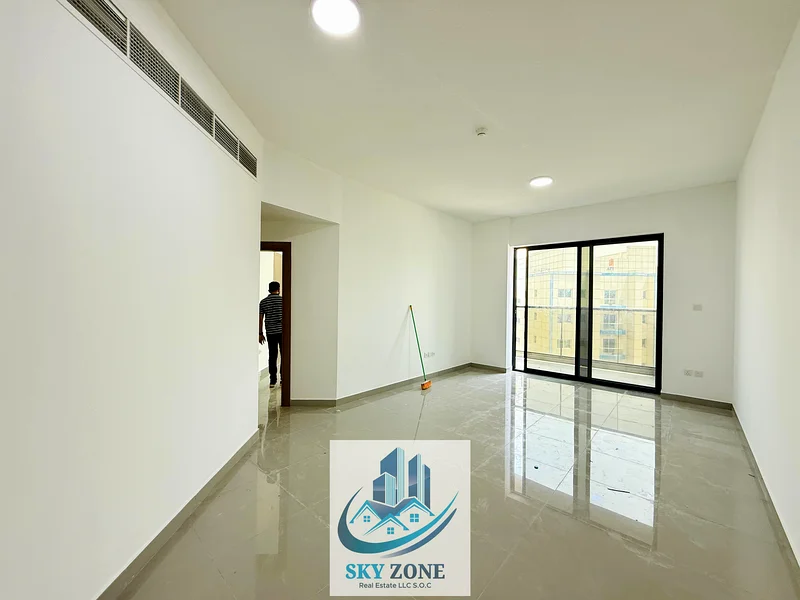 شقة جديدة بالكامل فاخرة جدًا وواسعة / 2 بيد روم / تحتوي على صالة ألعاب رياضية و موقف سيارات63730241917953111