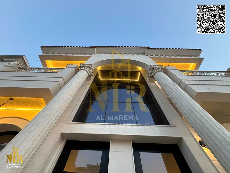 إذا كنت تبحث عن الفخامة والراحة في نفس الوقت، فإن هذه الفيلا المميزة في الحزيو 2، عجمان، هي اختيارك المثالي. تقع على قطعة تقع على الزاوية، وتمتاز63904570302083113