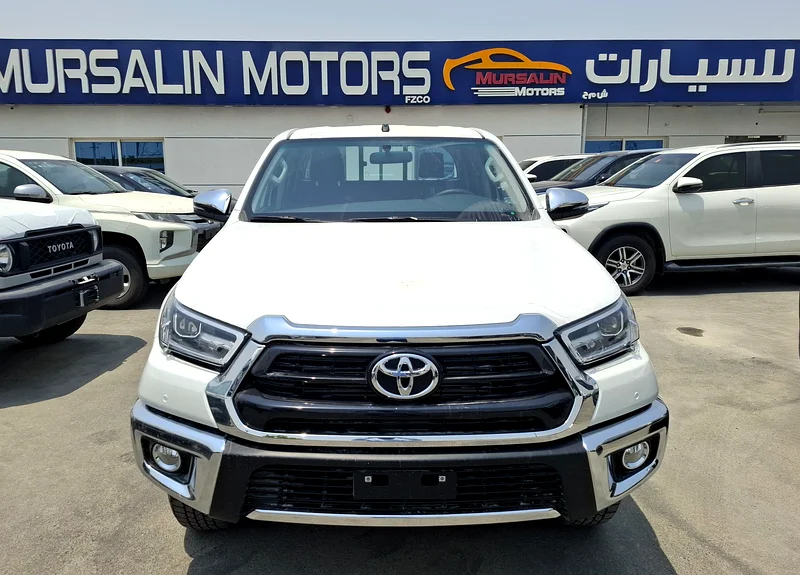 Toyota Hilux SR5 2.4L 2025 AT DC White-Black Diesel Key (Export Only)63401311103107112