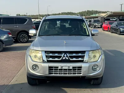 Mitsubshi pajero 2013 fullopshin silver color GCC calen car