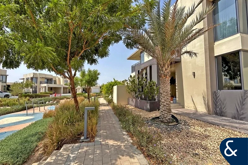 5 Bedroom | Corner Plot | Rare Location64045447759362113