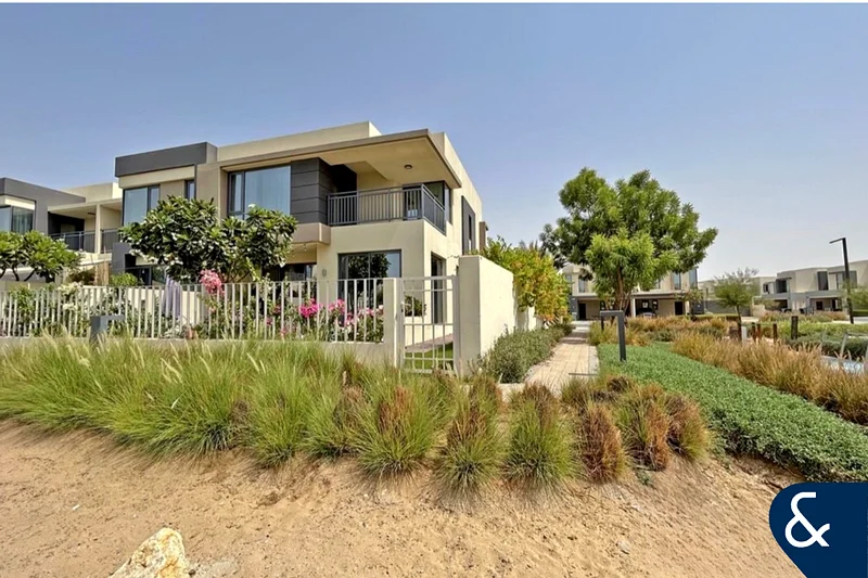 5 Bedroom | Corner Plot | Rare Location64045447759362110