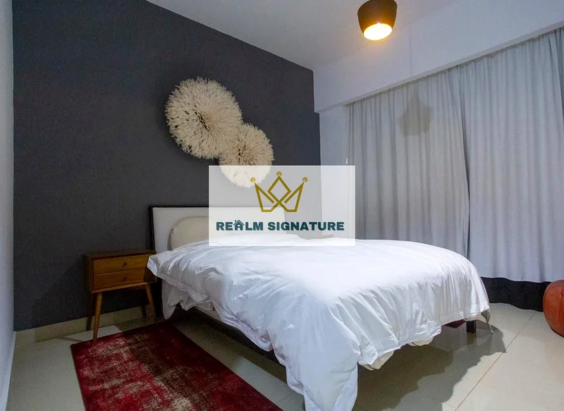 شقة واسعة مكونة من 3 غرف نوم مع غرفة خادمة | فرصة استثمارية | موقع متميز63845407484929113