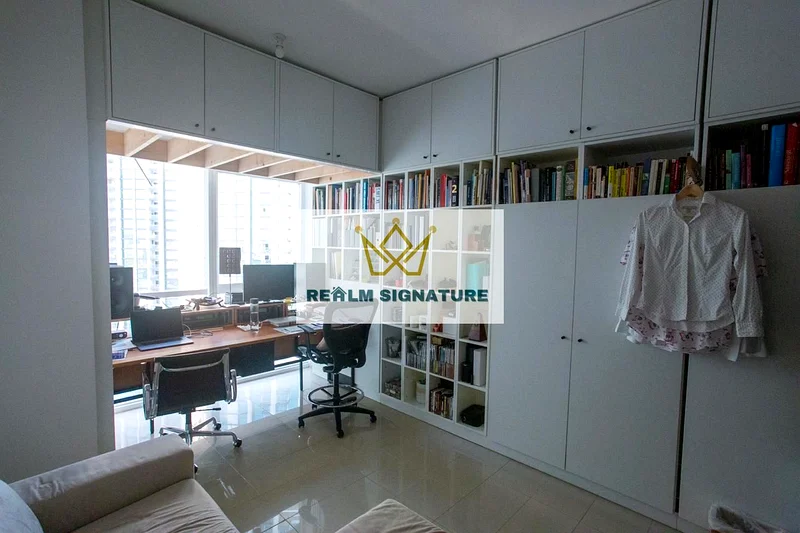 شقة واسعة مكونة من 3 غرف نوم مع غرفة خادمة | فرصة استثمارية | موقع متميز63845407484929114