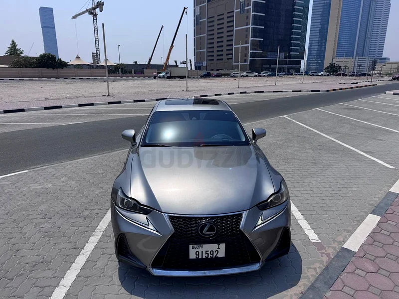 لكزس IS300 موديل 2020 مع قيادة منخفضة مباشرة من المالك63406918500483111