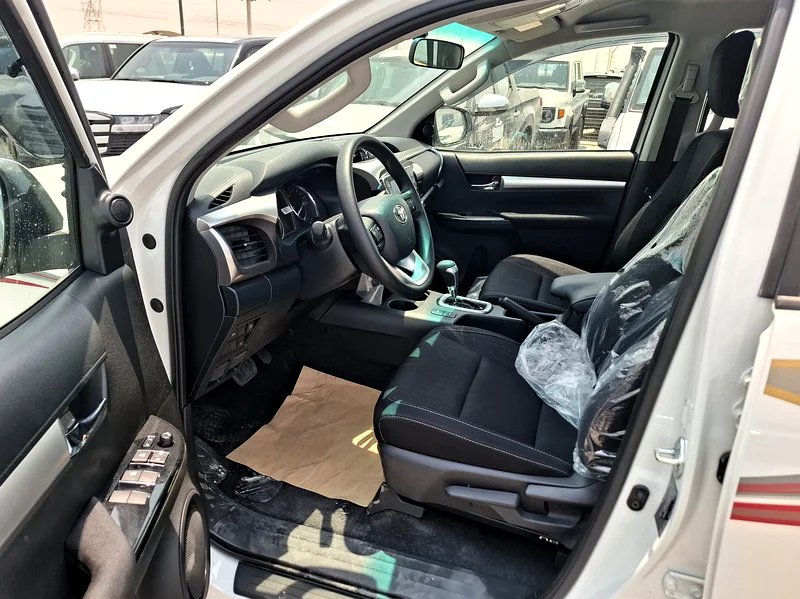 Toyota Hilux SR5 2.4L 2025 AT DC White-Black Diesel Key (Export Only)63401311103107114