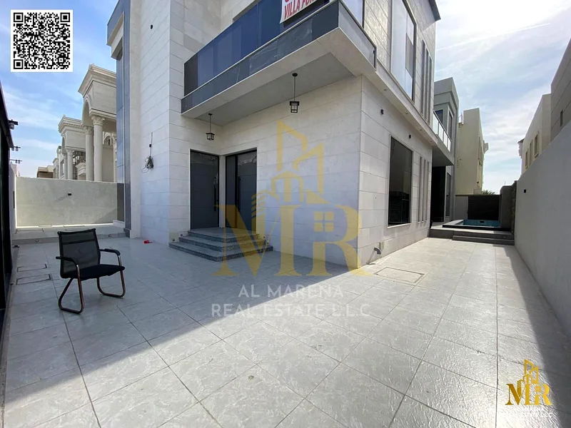 استمتع بالرفاهية والراحة في هذه الفيلا الرائعة الواقعة في الجلية، حيث تتجسد الرفاهية في كل تفصيل. تقع الفيلا في موقع استثنائي على طريق الشيخ محمد بن زايد، مما يوفر سهولة الوصول إلى جميع الخدمات والمرافق الرئيسية، بالإضافة إلى ربطها بمناطق حيوية أخرى.63872558256898112