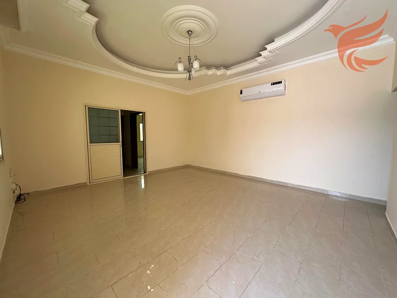 فيلا من 4 غرف نوم وغرفة مجلس وغرفة خادمة مع مكيفات جديدة كلياً63814856104449110
