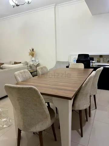 Elegant Dining Set: Modern Table with Plush Chairs
