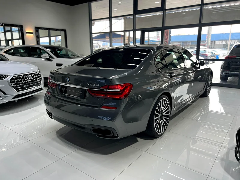 BMW 750 Li---Fully Loaded---Original Paint----Zero Accident----Under Warranty63411930809089112