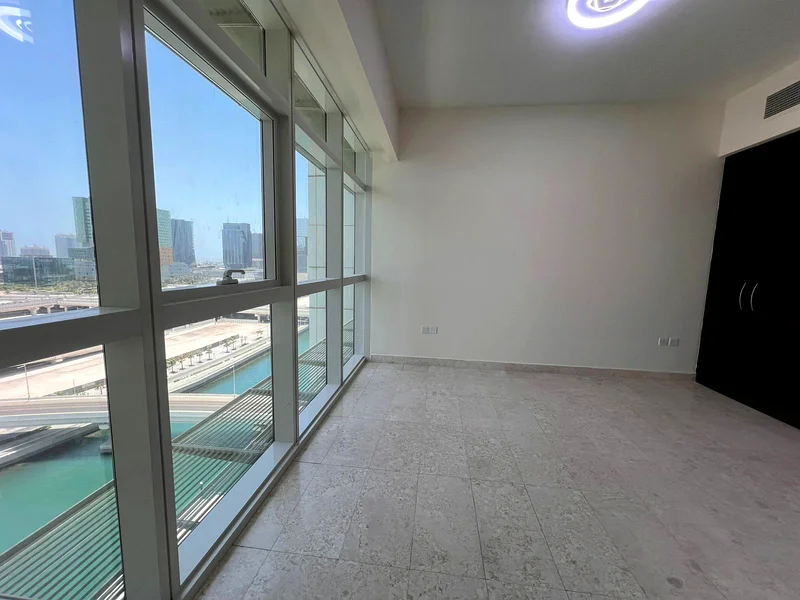 Sea View | Spacious 2bhk | High ROI63845834389763111