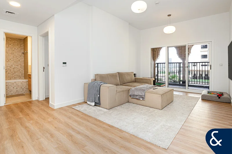 Upgraded | Unfurnished | 1 Bed + Study63728068717825112