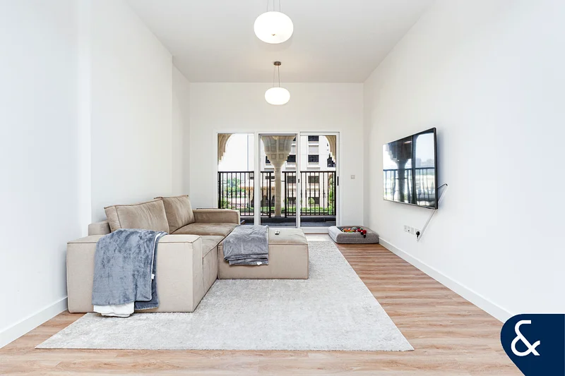 Upgraded | Unfurnished | 1 Bed + Study63728068717825111