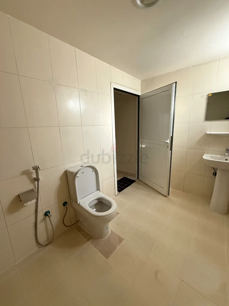 1 bedroom/hall for laddies-ملحق غرفه وصاله للبنات فقط63827763354114114