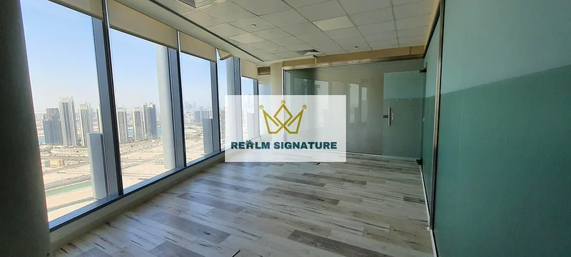 مكتب مجهز بالكامل | إطلالة بانورامية | شاغر | موقع متميز63822813056899112