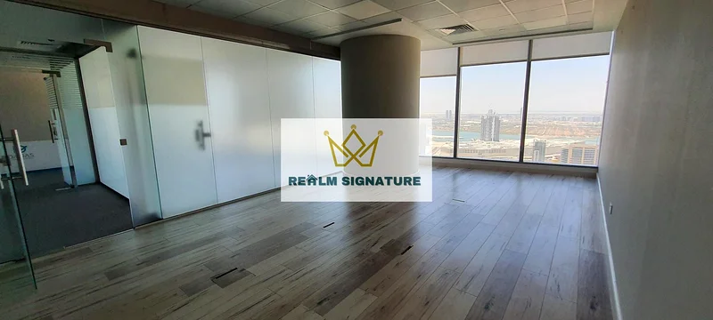 مكتب مجهز بالكامل | إطلالة بانورامية | شاغر | موقع متميز63822813056899113