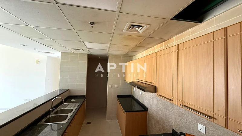 شقة واسعة مكونة من 3 غرف نوم + غرفة خادمة | موقع متميز | غير مفروشة | جاهزة للانتقال63747260102529112