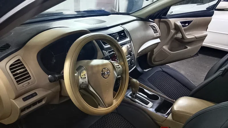 Nissan Altima 201663399971657985113