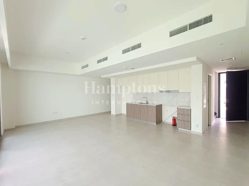 Exclusive | Brand New | Bright | Near Pool63732391348097110