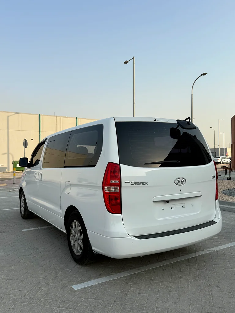 Hyundai H1 9-passenger63406914458499114