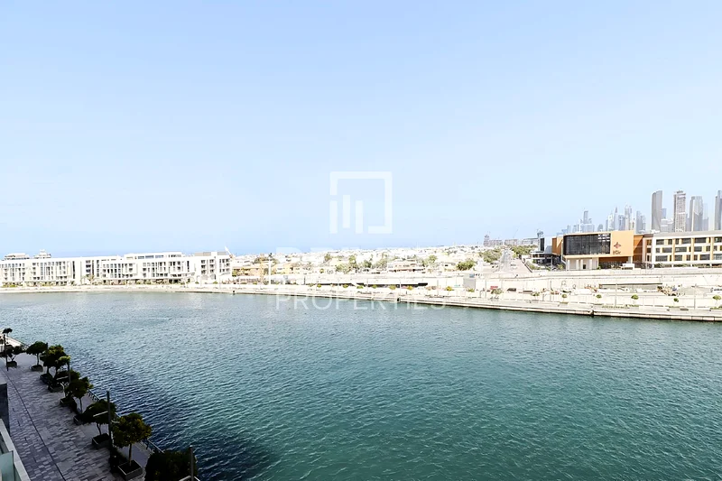 Canal and Downtown Views | Corner and Bright Unit63949651648642112