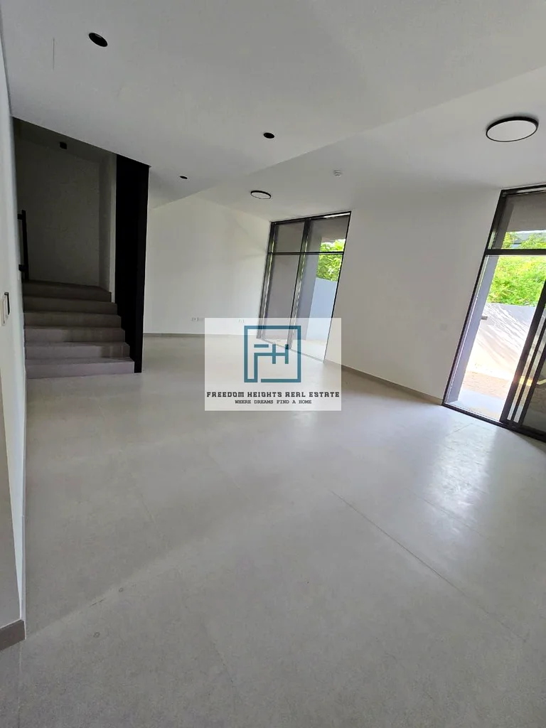 🏡 منزل بمساحة 4 غرف نوم للإيجار في روبينيا63654745909250113