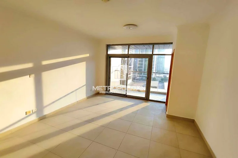الطابق الأوسط | إطلالة على شارع الشيخ زايد | شاغر63987180565890111