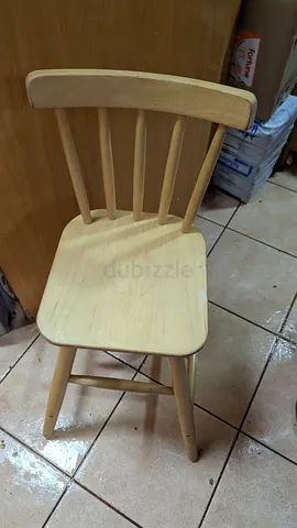 كرسي مرتفع للأطفال