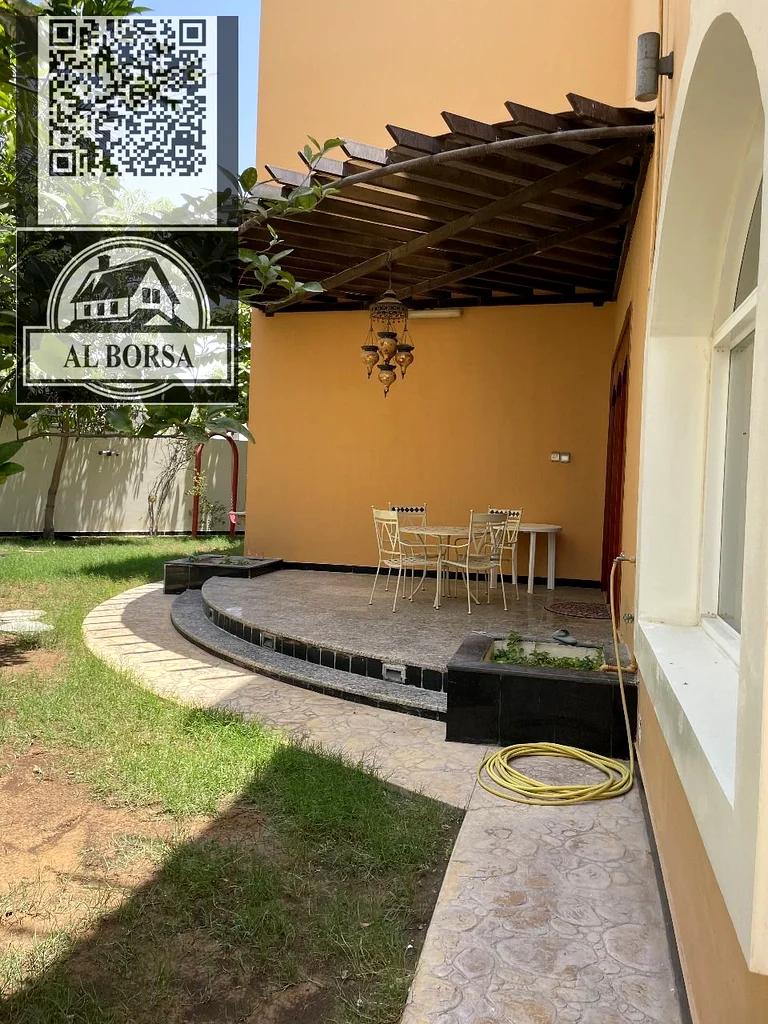 For sale, a two-story villa with a roof in the Al-Raqeeb area. The villa consists of 7 rooms, a living room, and a hall.63865233904387113