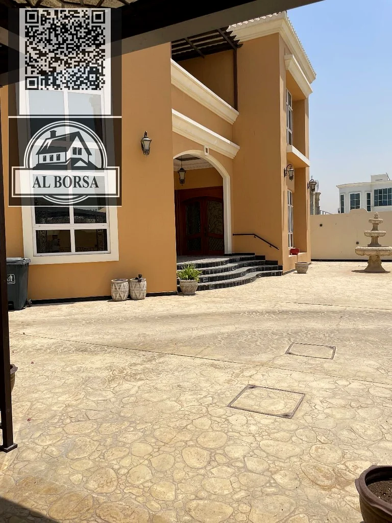 For sale, a two-story villa with a roof in the Al-Raqeeb area. The villa consists of 7 rooms, a living room, and a hall.63865233904387110