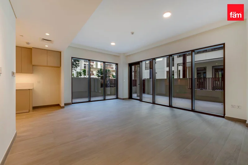 Creek View | Vacant | Modern | Luxurious64024508296194111