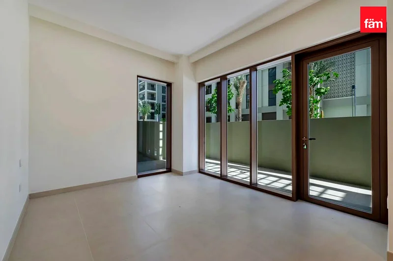 Creek View | Vacant | Modern | Luxurious64024508296194114