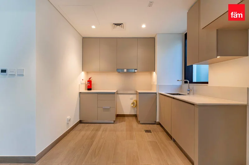 Creek View | Vacant | Modern | Luxurious64024508296194113