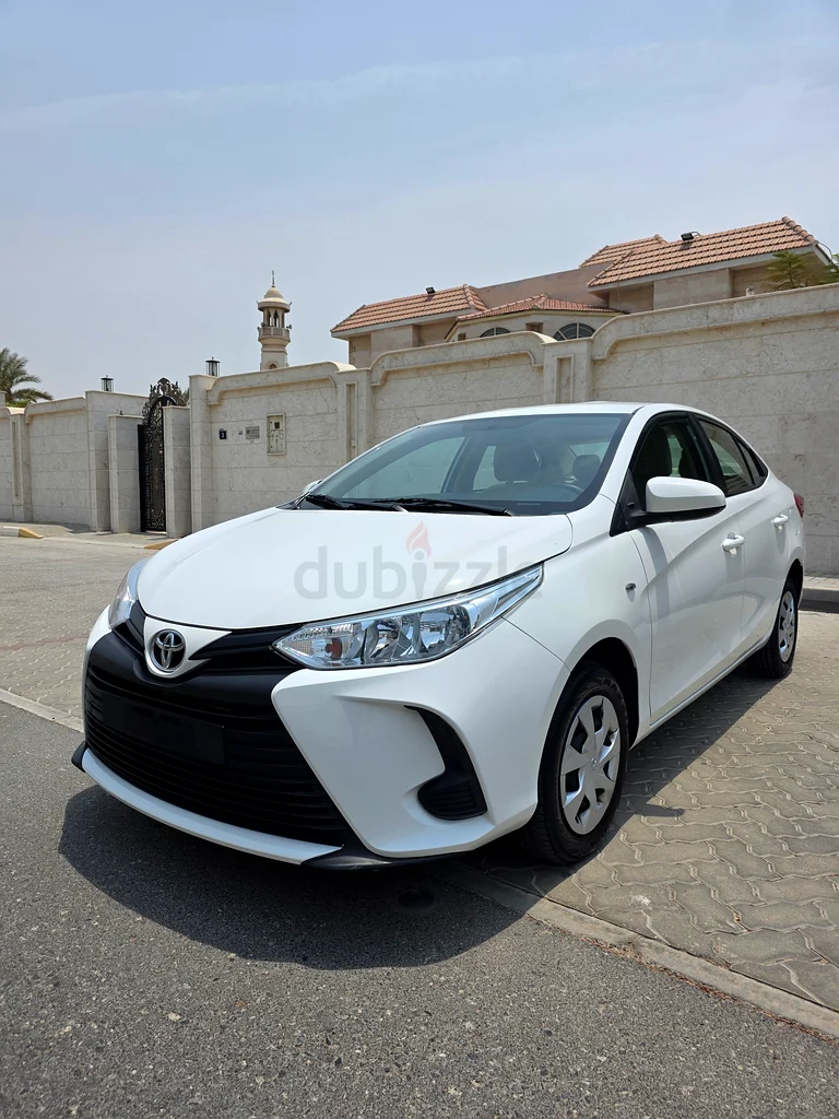 Toyota yaris 1.5 SE 2022 under warranty full service history accident free GCC634880144570901122