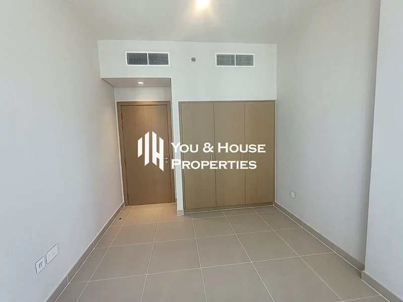 Unique & Modern 3 BR I On Top Floor I With Amazing Creek View63760618236803114