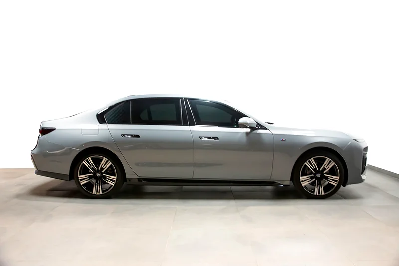BMW 735i M Sport Individual (REF NO# 143517)63411930912259111